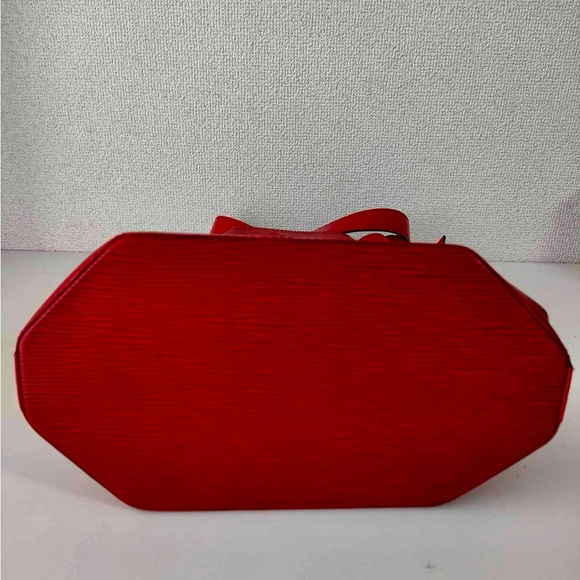 Louis Vuitton Epi Sac D'epaule Castillan - Picture 16 of 16